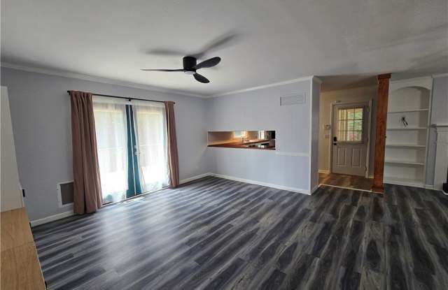 2212 Woodland Terrace Gallery 4