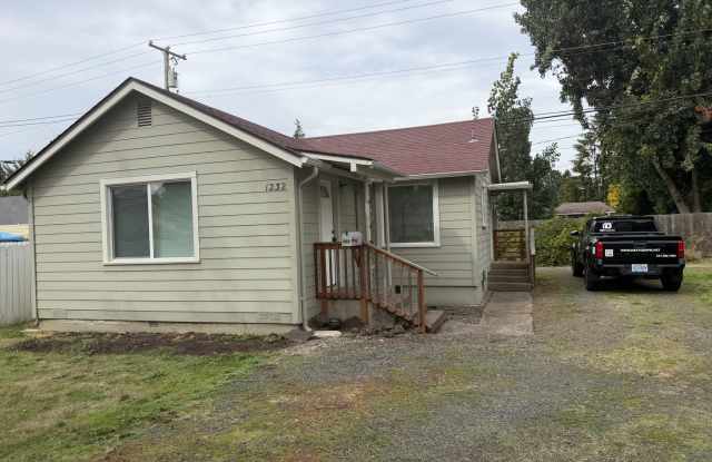 Updated 2-bedroom 1 bath house in Springfield!  $500.00 MOVE-IN SPECIAL Gallery 3
