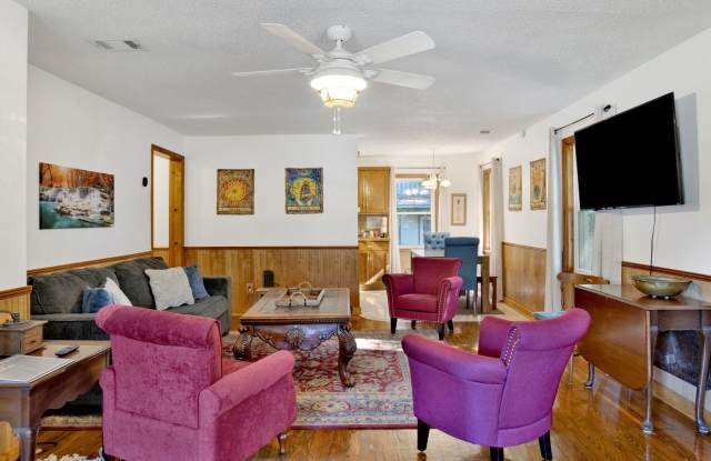 Cozy Furnished Cottage close to NAS and Downtown Pensacola Gallery 4