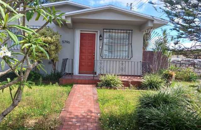 5796 SW 5th St photos photos