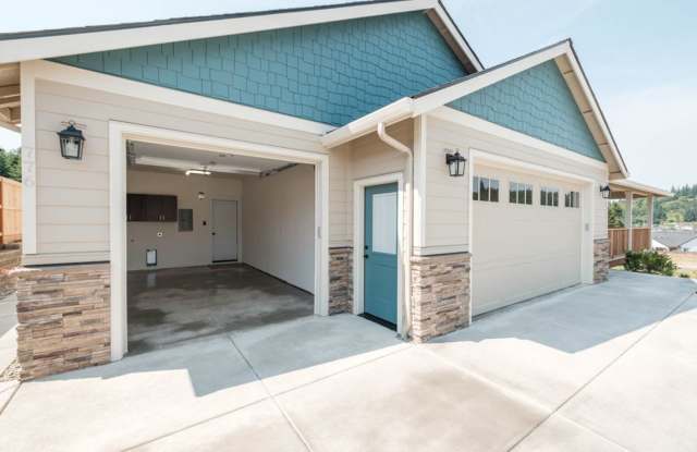 NEW CONSTRUCTION 1BD W/GARAGE  YARD photos photos