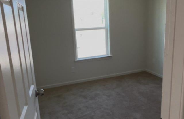 1402 W HUTCHINS PL Gallery 2
