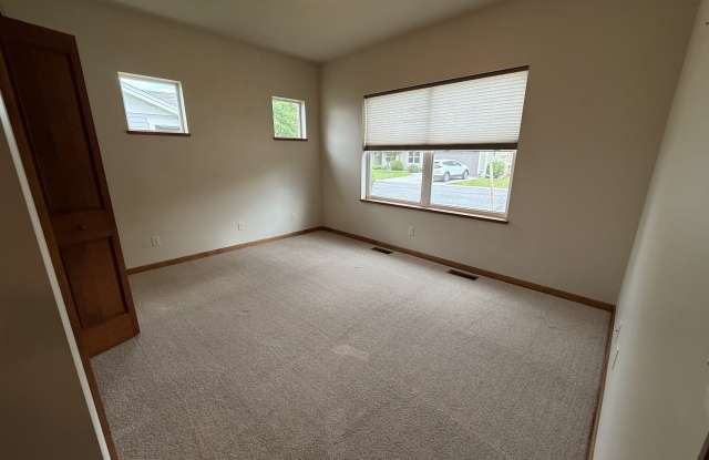 301 South Hanley Avenue - 1 Gallery 3