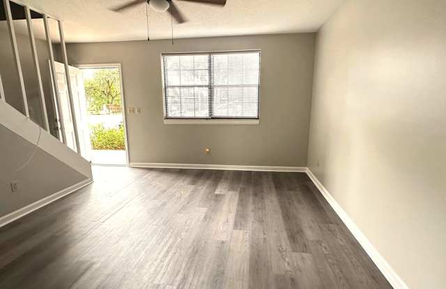 Island Townhouse-Close to Shopping and Beach! Gallery 3
