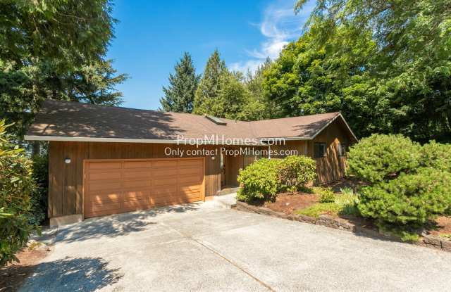 Mid-Century Modern Three Bedroom in Happy Valley! Gallery 1