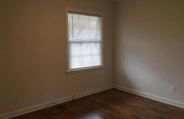 Room in 3 Bedroom Home at Downing Rd Gallery 3