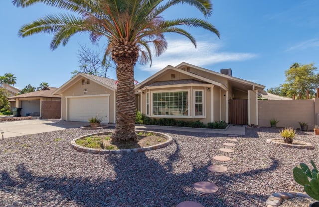 2331 W PARADISE Lane - 2331 West Paradise Lane, Phoenix, AZ 85023