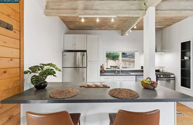 3382 Dwight Way Gallery 4