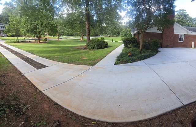 Charming 3BR House in Avondale Estates Gallery 3