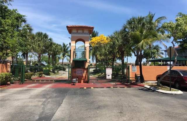 8428 NW 103rd St photos photos