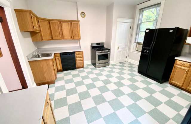 SPRING LEASING SPECIAL 1/2 OFF 1ST MONTHS RENT! LEASE SPECIAL! FOR AUGUST 2025 Great Spacious 5 bed/2 bath on Victor Mins. from UC for Only $600/person ($3000 total)! photos photos