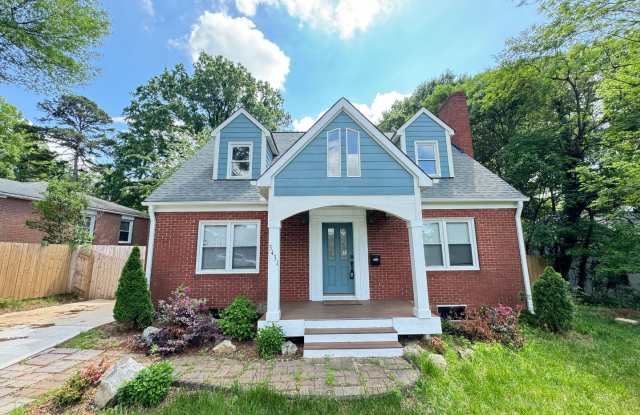 Beautifully Remodeled 4-Bedroom Home with Spacious Yard in Charlotte, NC photos photos