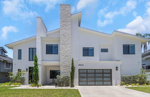 Stunning Custom Built Residence in the Exclusive Gated Community of PYCC photos photos