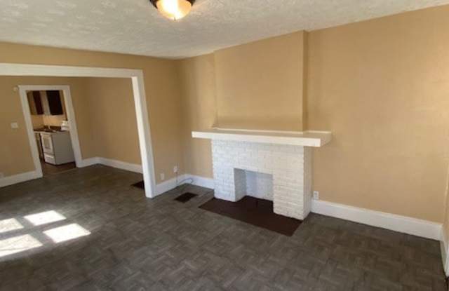 216-218 West Parkwood Drive Gallery 2