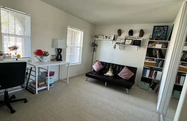 29045 Silver Stirrup Way-Newer Home Gallery 4
