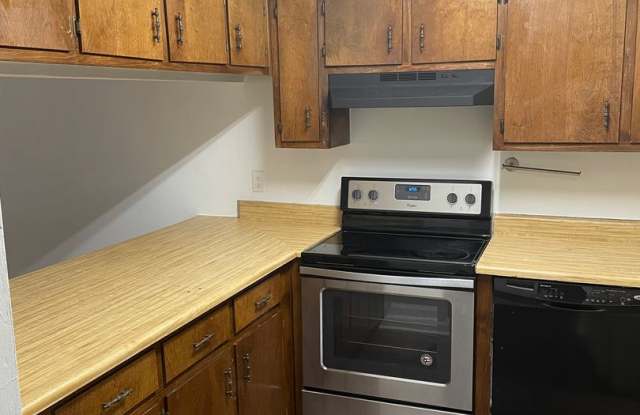 Cozy 2/2 close to FAMU and FSU - 2873 Jim Lee Road, Tallahassee, FL 32301