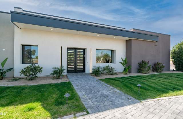 7417 E Paradise Drive Gallery 4