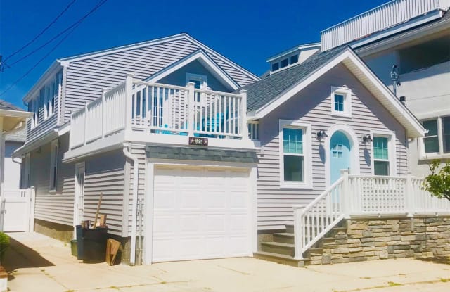 129 Hewlett Ave - 129 Hewlett Avenue, Point Lookout, NY 11569
