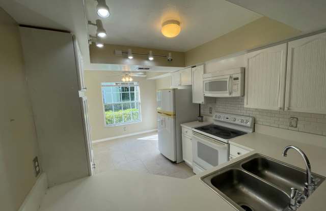 ANNUAL RENTAL - 2/2 CONDO IN PINE HAVEN photos photos