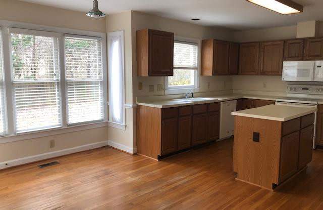 1005 New Dover - Bev Roberts Rentals & Property Management Gallery 4
