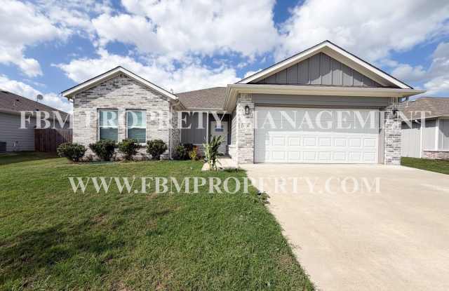 3708 Skylane Ave - Cozy 3 Bedroom, 2 Bathroom Home in Corsicana, TX! Gallery 1