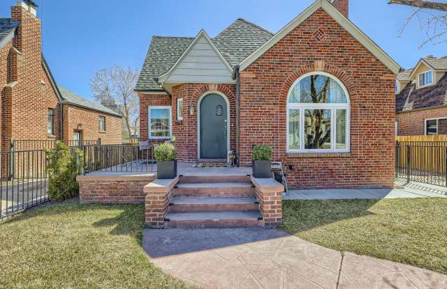 Available NOW! Fully Furnished 4 Bedroom 2 Bath Beautiful Home in Denver! photos photos