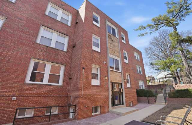 33 Kennedy Street NW Unit 202 Gallery 1