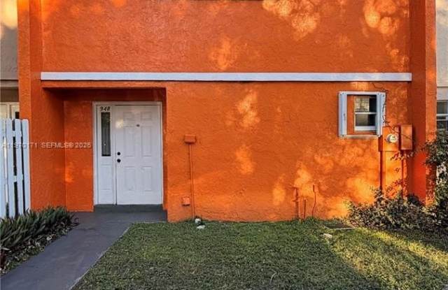 948 SW 74th Ave photos photos