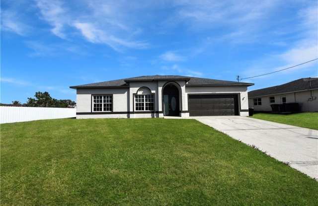 906 Alfreda Avenue - 906 Alfreda Avenue, Lehigh Acres, FL 33971