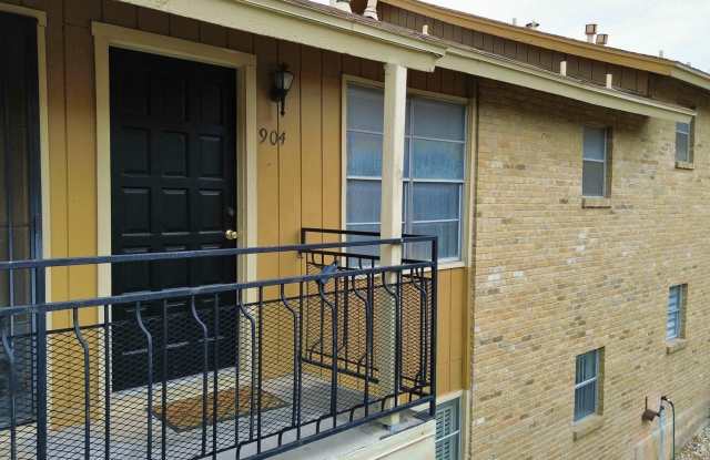 923 Vance Jackson Rd - 923 Vance Jackson Road, San Antonio, TX 78201