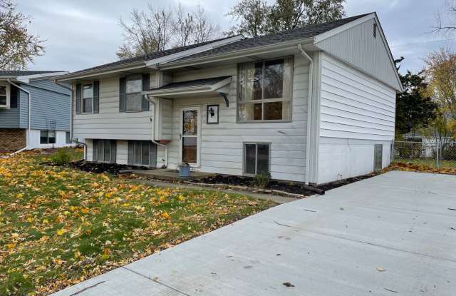 Updated BiLevel Home - 1323 Dogwood Lane, Bloomington, IL 61704
