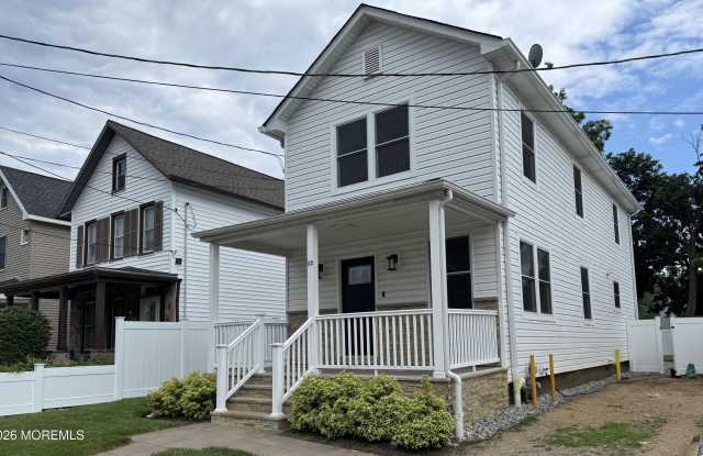 13 Locust Avenue Gallery 3