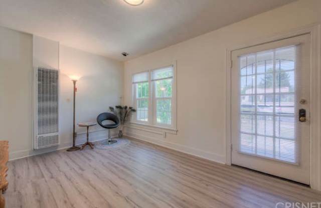 17344 Los Alimos Street Gallery 3