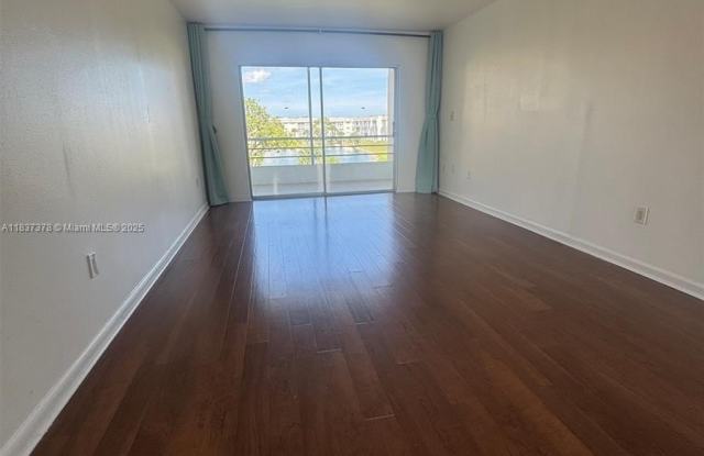 8400 Sunrise Lakes Blvd photos photos