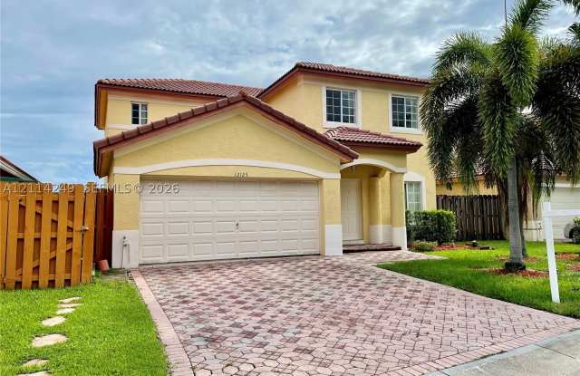 12125 SW 135th Ter Gallery 1