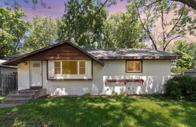 Spacious 5bed|2bath Home w/ Large Backyard Garage photos photos Spacious 5bed|2bath Home w/ Large Backyard Garage photos photos