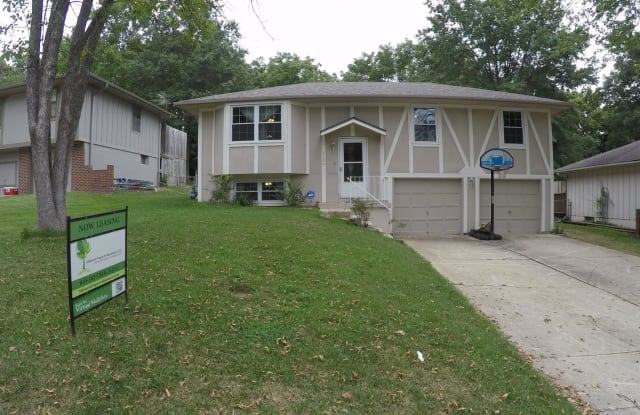 1104 NE 10th St - 1104 Northeast 10th Street, Blue Springs, MO 64014