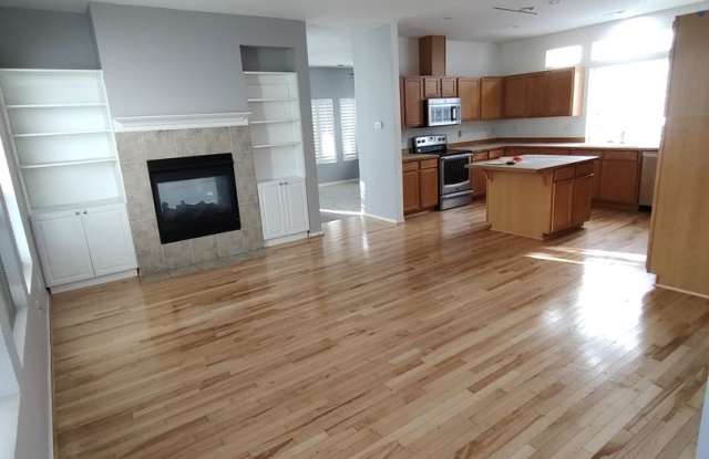 Lakeland Hills 2 Story, 4 Bed, 2.5 Bath Home in Gated Community Gallery 4