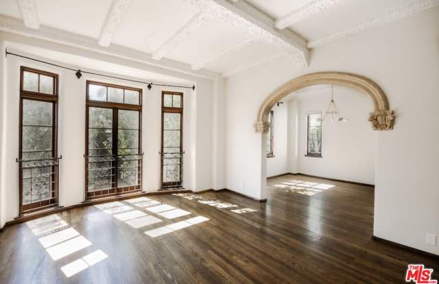 1302 Sweetzer Ave photos photos