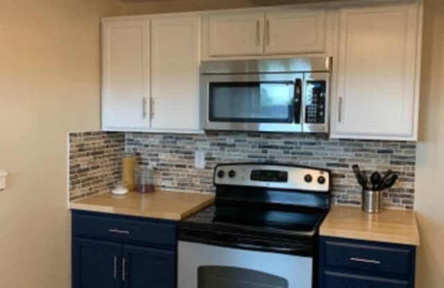 1024 E SERPENTINE WAY S - 1024 East Serpentine Way, White City, UT 84094
