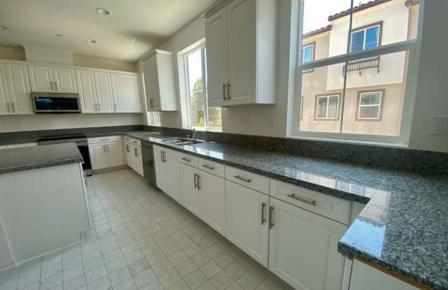 Oceanside New 4Bed 3.5 Bath 2 Car garage Granite Kitchen Luxury Townhome $4150 photos photos Oceanside New 4Bed 3.5 Bath 2 Car garage Granite Kitchen Luxury Townhome $4150 photos photos