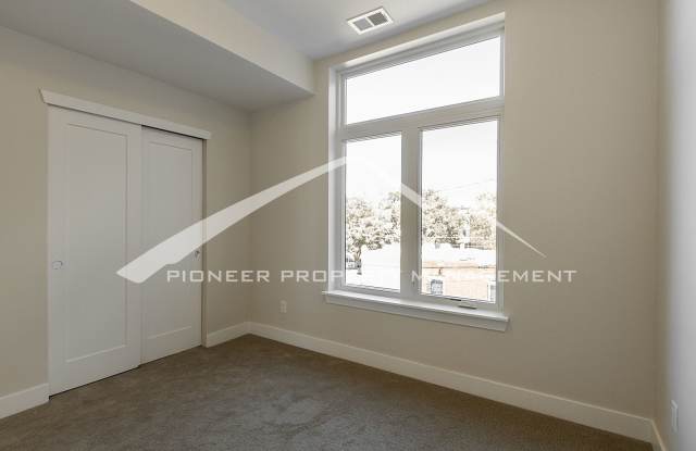 Georgeous Modern Condo with a Kitchen Fit for a Chef! Gallery 3