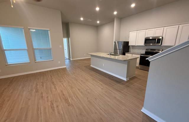 Available Now! Spacious 4-Bedroom Townhome with Granite Kitchen, Covered Patio & Large Yard-Amanda Park is it! Gallery 4