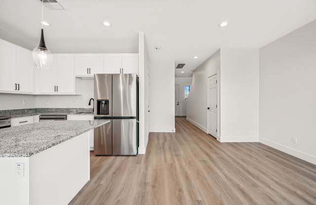 7126 N 55th Ave # 4 Gallery 4