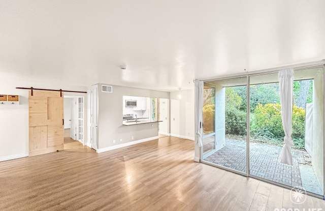 Stunning 1BD/1BA W/ Reserved Parking, A/C, and Community Pool in College Area! - 4857 Collwood Boulevard, San Diego, CA 92115