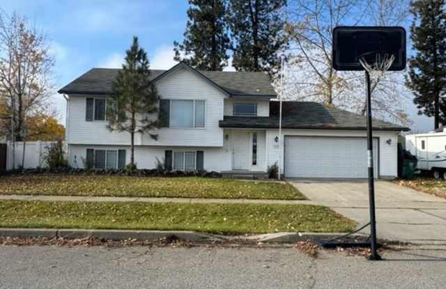 Cute 4 bedroom home - 7345 North Winter View Drive, Coeur d'Alene, ID 83815