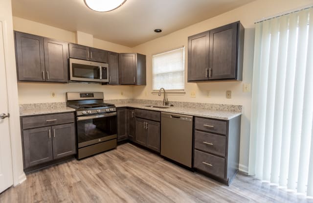 Carlson Woods Townhomes Gallery 2