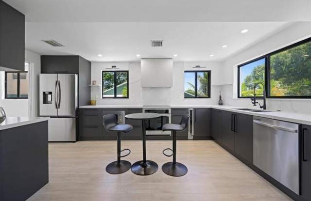 823 33rd Street, West Palm Beach, FL 33407 - 4705 photos photos