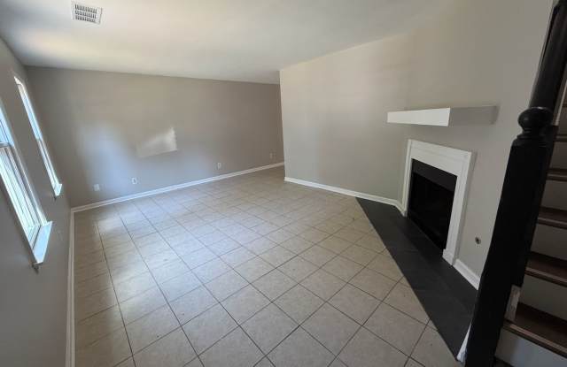 Spacious 3 Bed 2.5 Bath Townhome in Marietta! Gallery 4