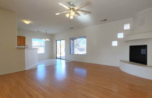 Beautiful 4 Bedroom, 2 Bath In The NW! Gallery 3